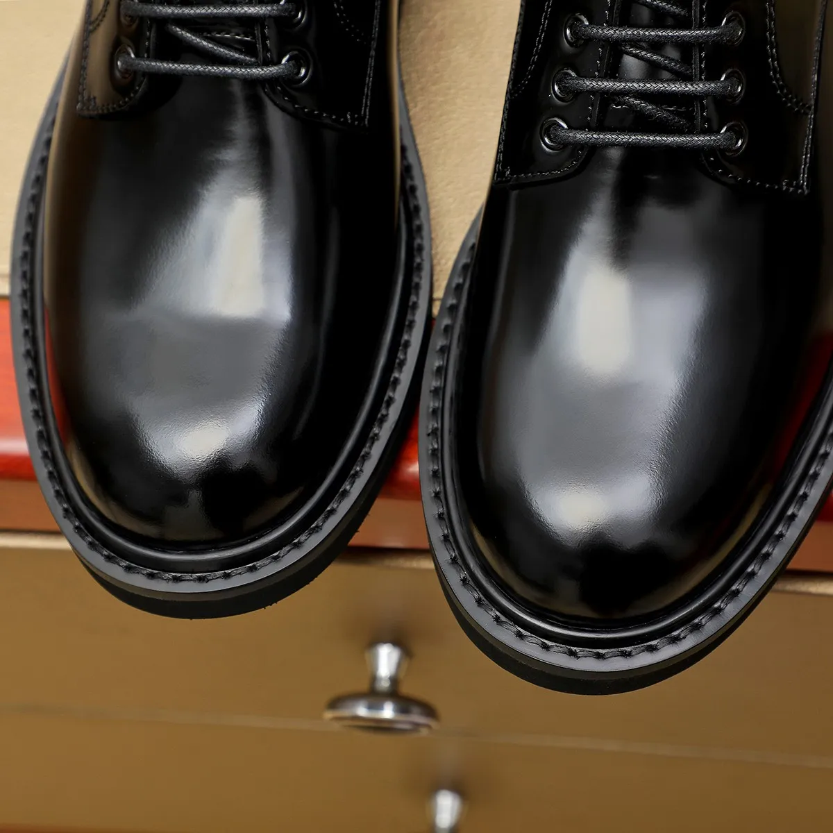 Men's shoes 💰 660 💰 Louis Vuitton LV ® 🆕 model 🔛Full shoe counter, first layer cowhide, 🐂leather lining casual shoes for men, super soft outsole, essential for driving. Counter synchronization, original first layer cowhide, completely 1:1 mold customization🌹top version, color optional! Number: 39-44 (customized at 38.45)